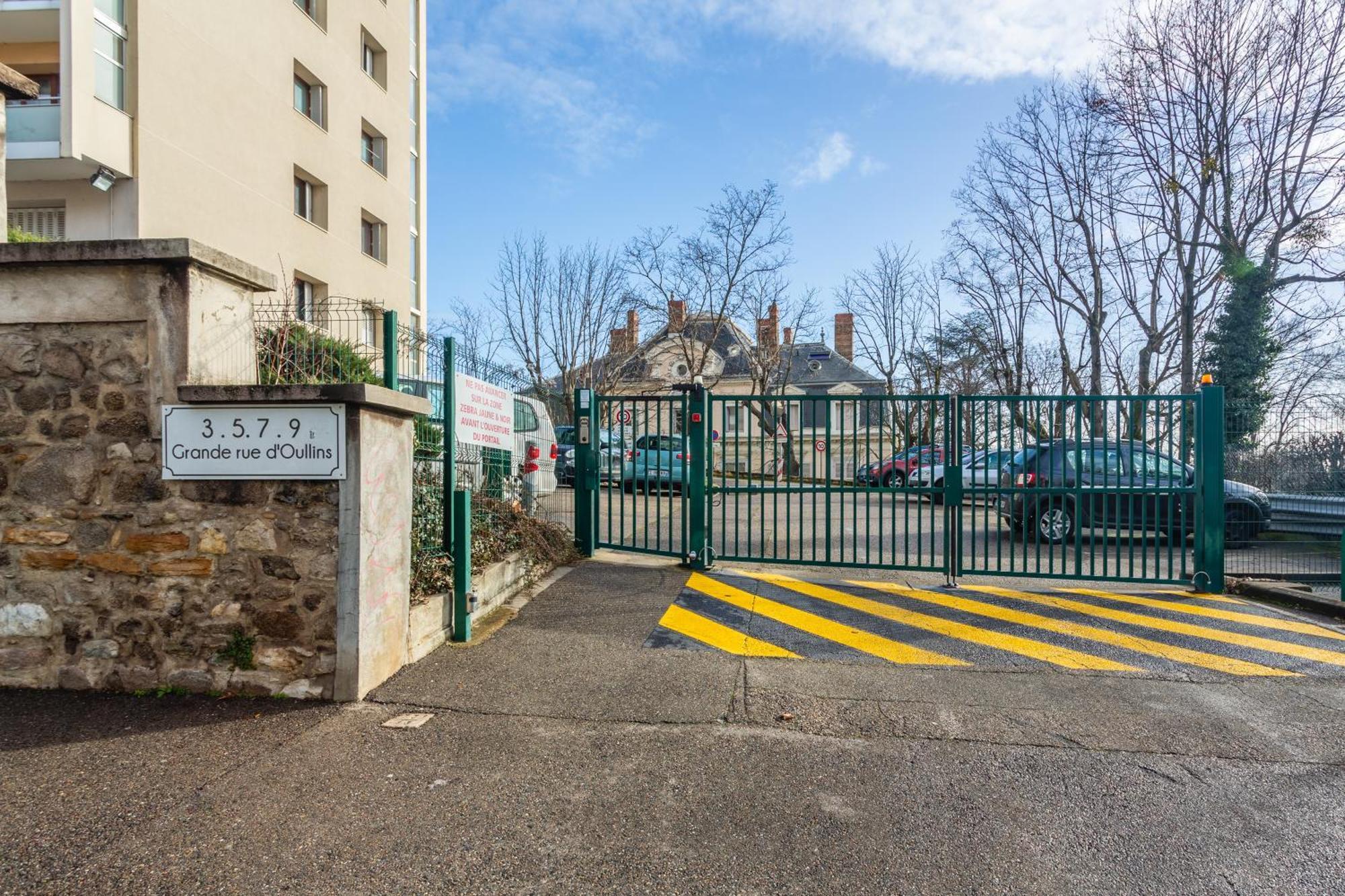 Lumineux A Emplacement Ideal Refait A Neuf Oullins