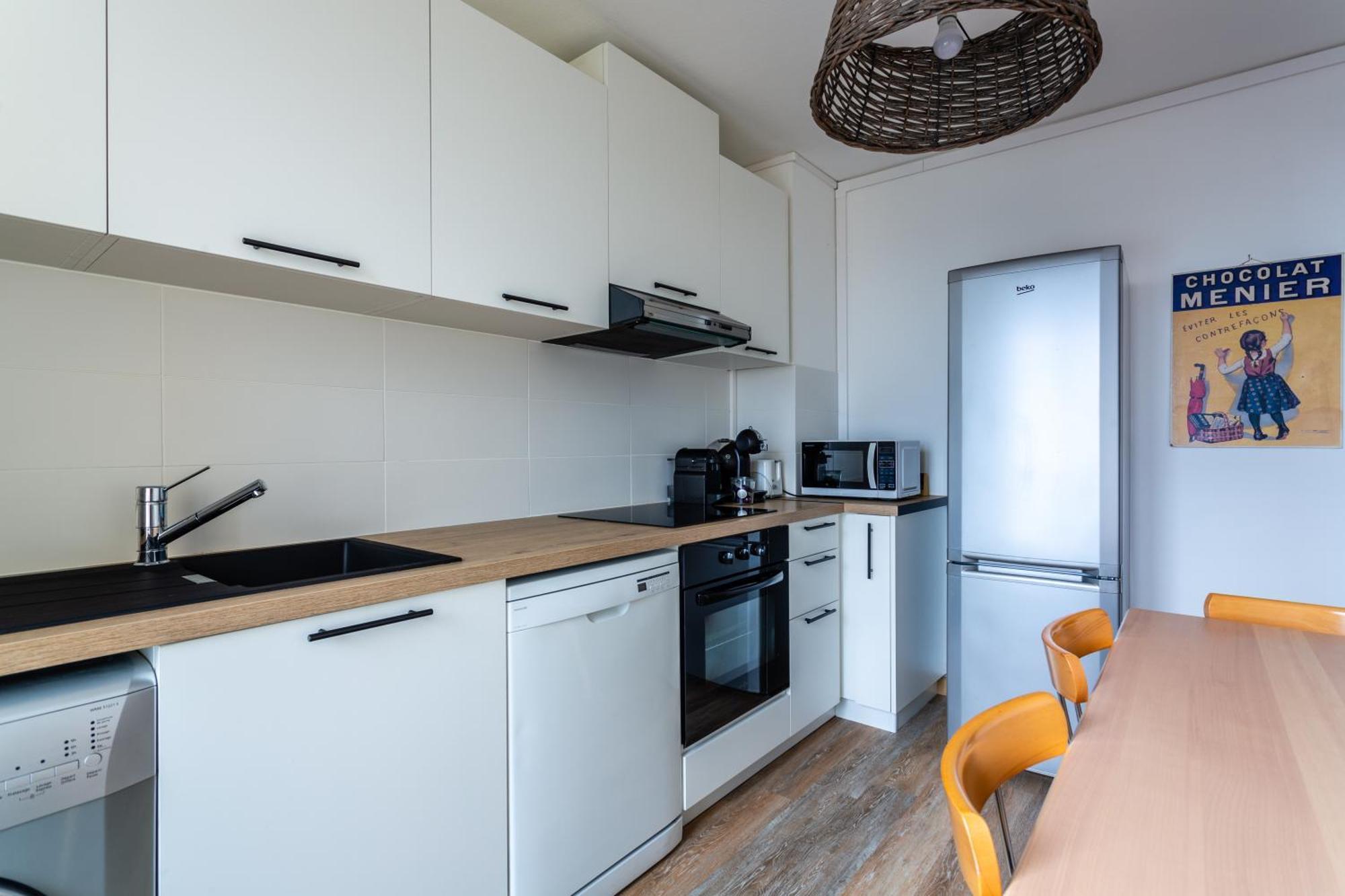 Lumineux A Emplacement Ideal Refait A Neuf Apartment *